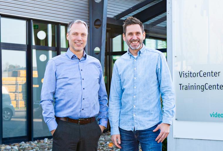 Videor Geschäftsführer Dominik Mizdrak (r.) und Videotronic Geschäftsführer...