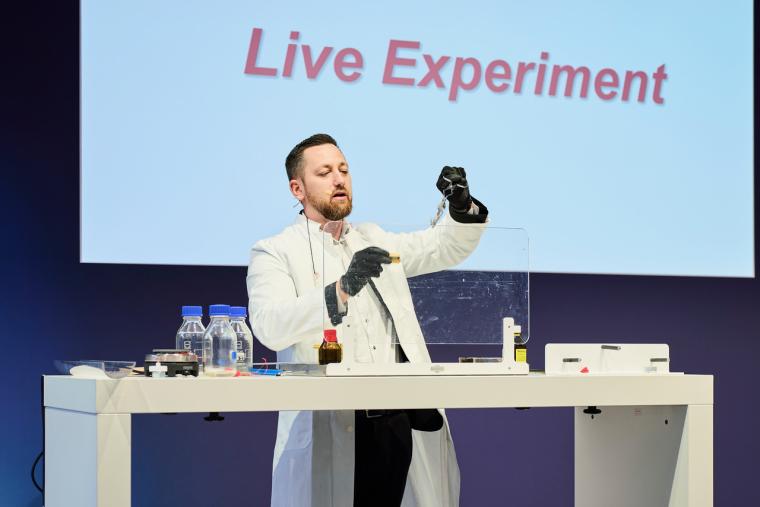 FeuerTrutz 2026: Asecos setzt auf praxisnahen Wissenstransfer