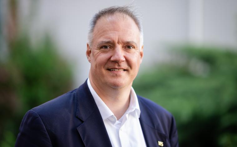 Mittelalter Mann mit blauem Sakko