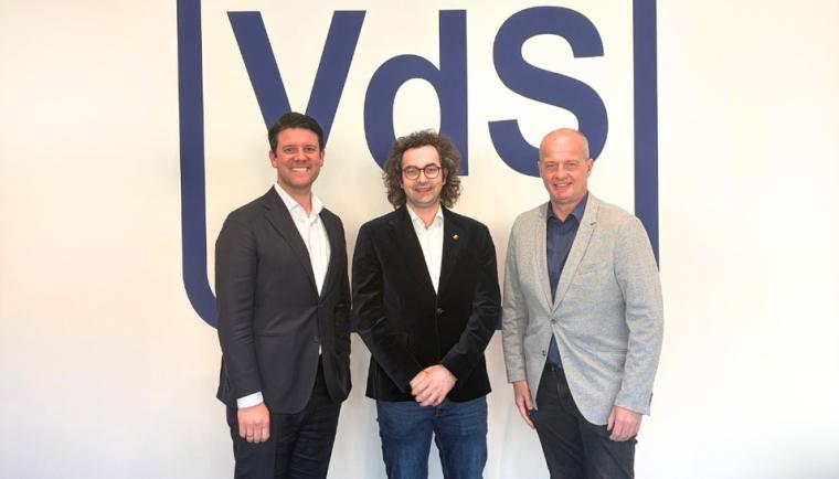 Peter Schramm, Geschäftsführer von VdS (l.), Bogdan Racięga, Direktor des...