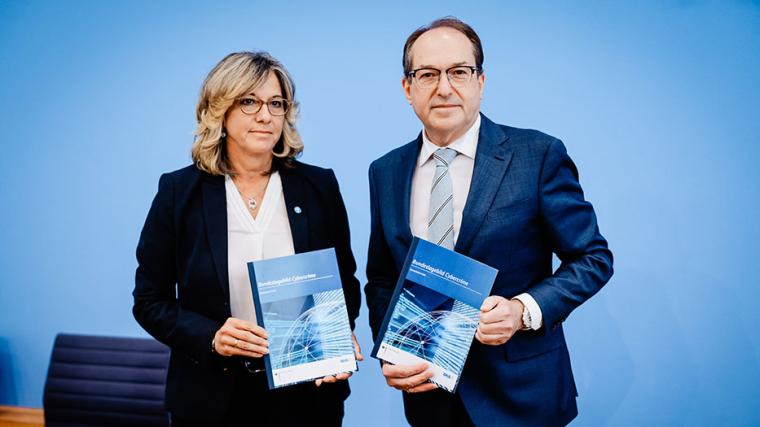 Alexander Dobrindt, Bundesminister des Innern, stellt das Lagebild zu...