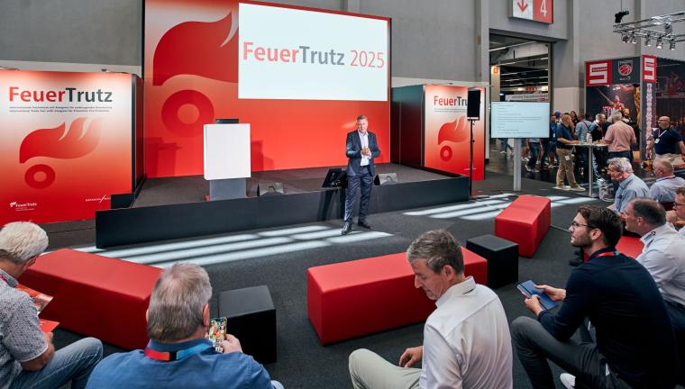 DIvB-Geschäftsführer Axel Haas auf der vorjährigen FeuerTrutz-Messe.