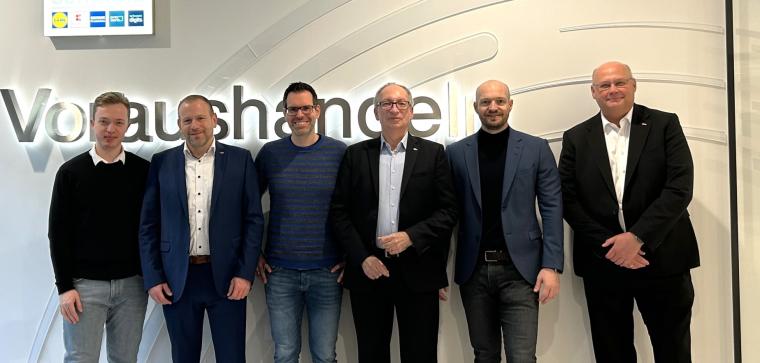 Hilscher und Schwarz Digits starten Edge‑to-Cloud‑Plattform