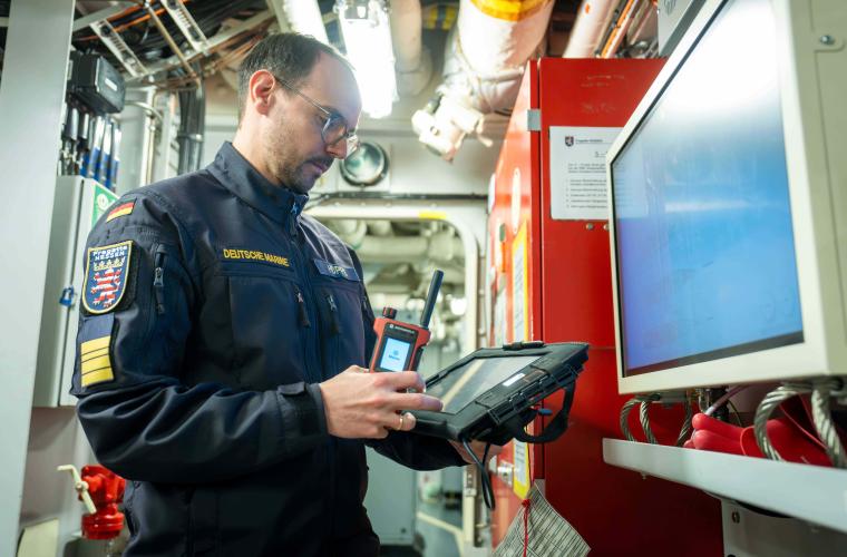 Motorola Solutions stattet Fregatte Hessen mit Digitalfunk aus