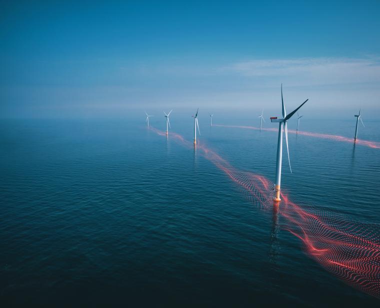 Offshore-Windpark auf ruhiger See mit mehreren Windkraftanlagen; rote digitale...