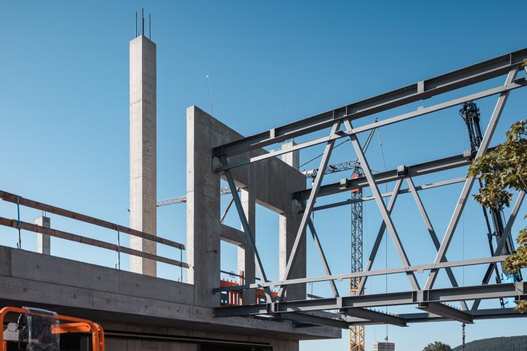 Millimetergenaue Präzisionsarbeit: Die neue Verbindungsbrücke zwischen...