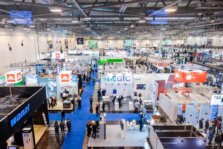 Messe Esse gefüllte Messehalle mit einer Vielzahl an Ausstellerständen
