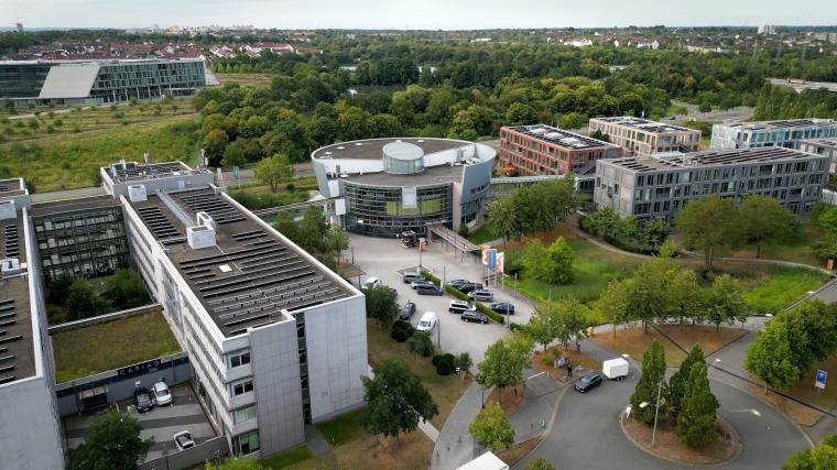 Im Forum-AutoVision in Wolfsburg haben 20 unterschiedliche Firmen mit knapp...