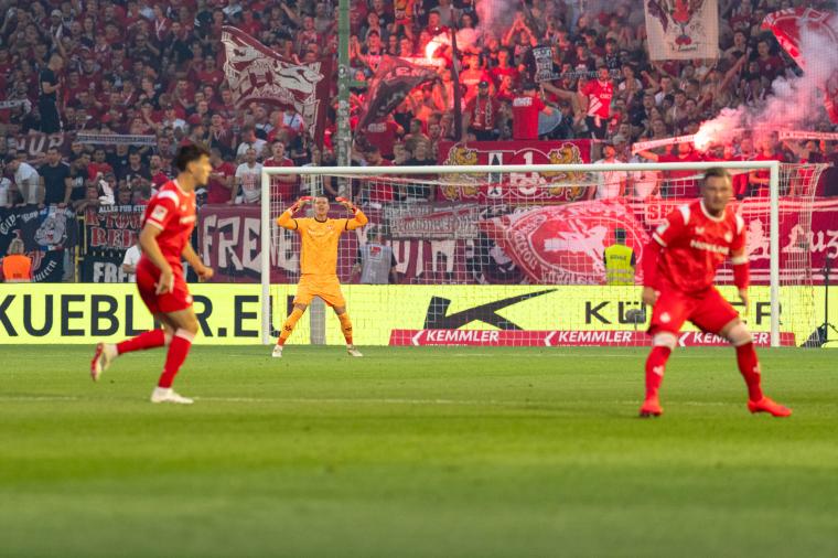 Kübler Workwear ist in der aktuellen Bundesliga-Saison wieder mit...