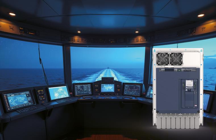 Schiffsbrücke mit Navigationsmonitoren; rechts ist ein großer industrieller...