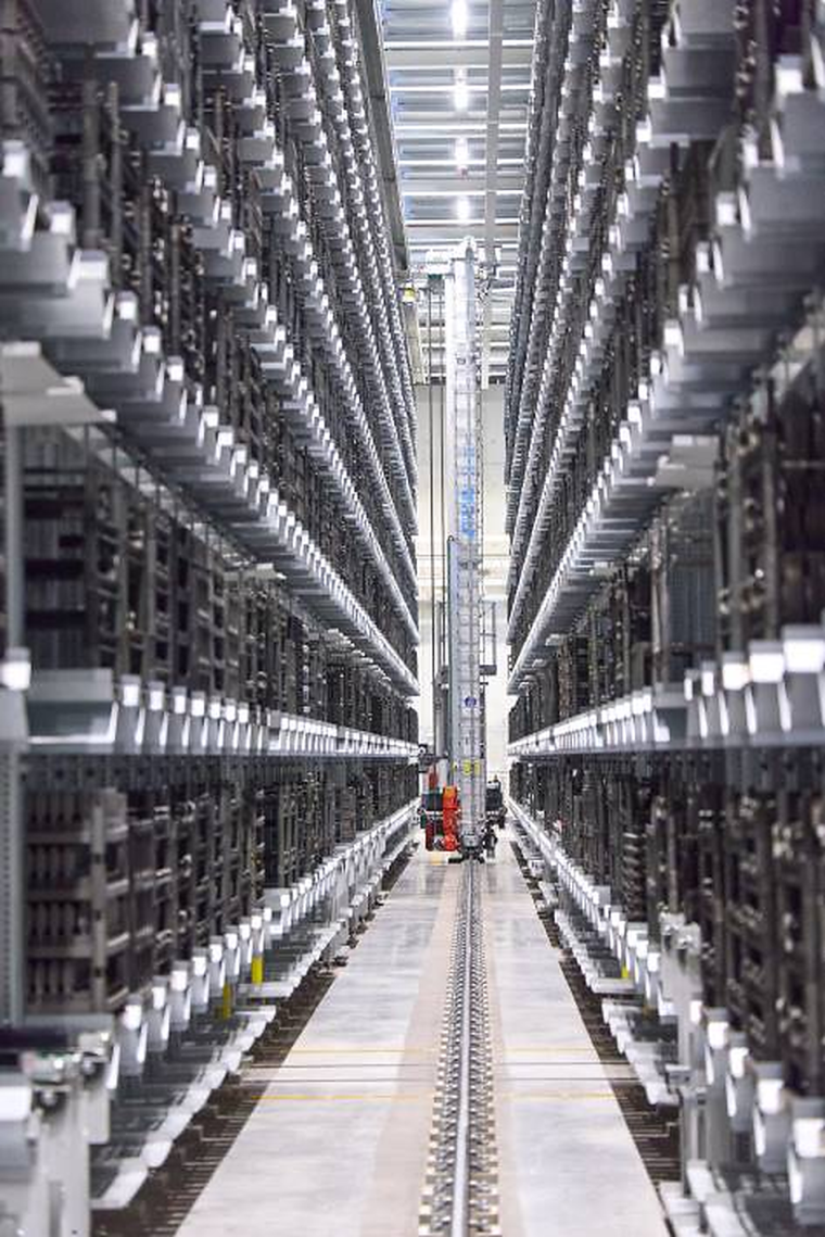 High-bay warehouse