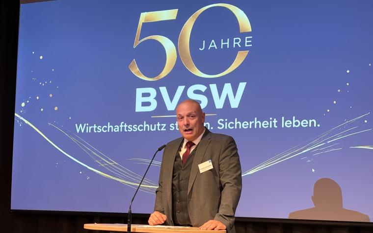 Markus Klaedtke, Vorstandsvorsitzender des BVSW, bei der Begrüßung der Gäste.