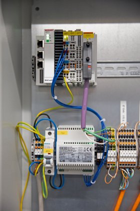 Benutzeroberfläche zur zeitlichen Programmierung und Kalendersteuerung vernetzter Türen